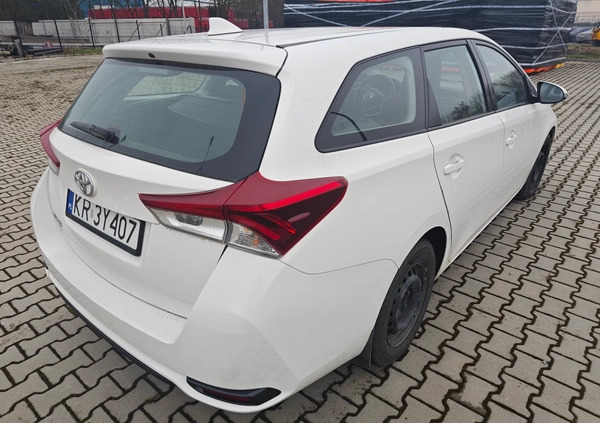 Toyota Auris cena 34000 przebieg: 226000, rok produkcji 2017 z Kraków małe 92